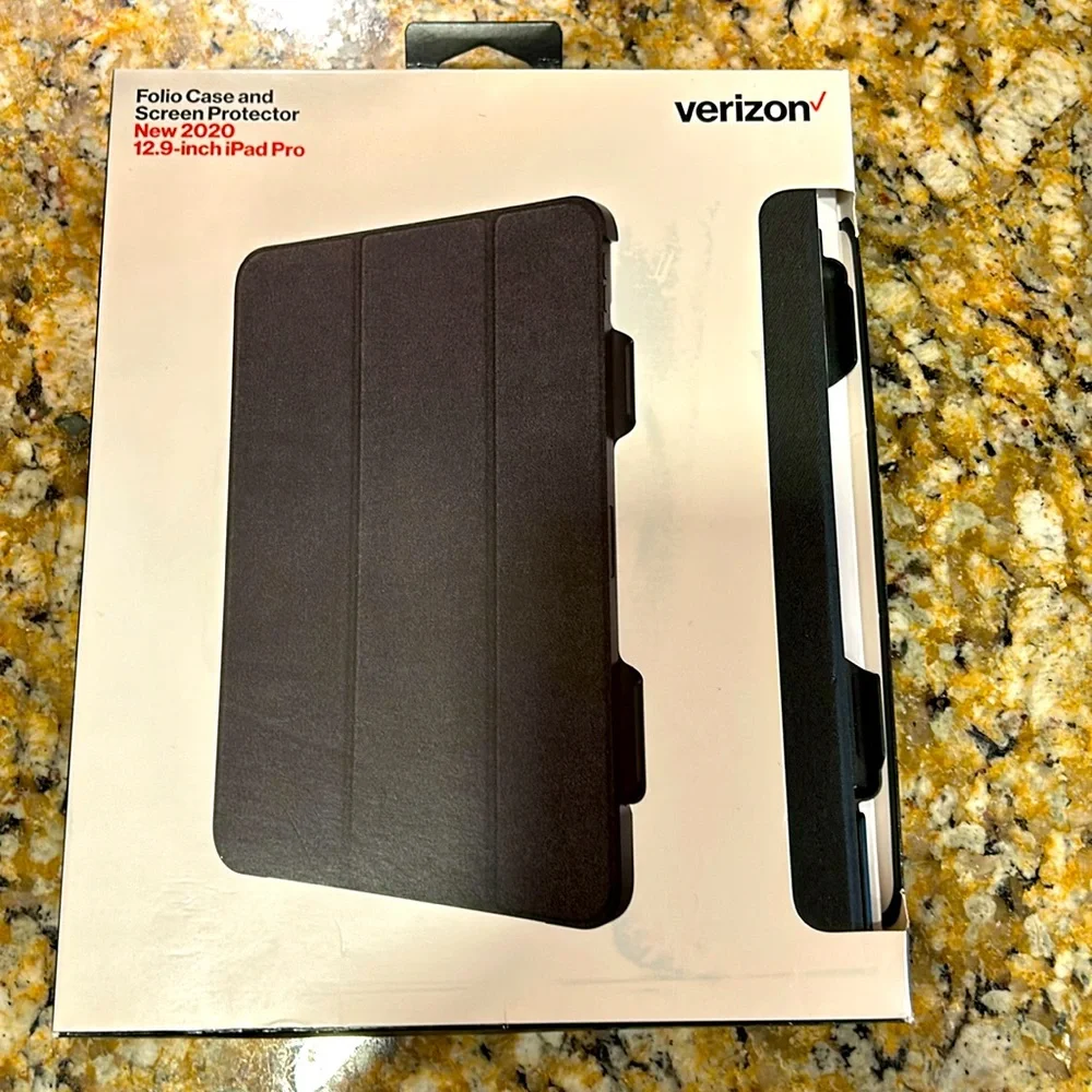 iPad case/screen protector - Picture 1 of 4